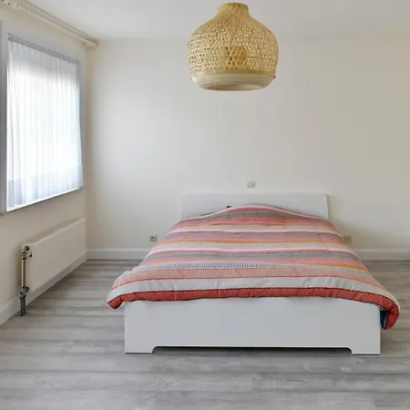 Family House, 150m From The Beach, 2 Parking Lots! Дом отдыха