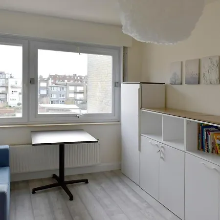 Family House, 150m From The Beach, 2 Parking Lots! Бланкенберге