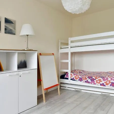 Family House, 150m From The Beach, 2 Parking Lots! Бланкенберге
