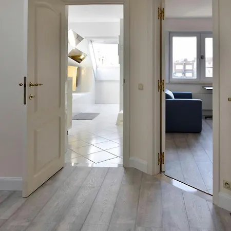 Family House, 150m From The Beach, 2 Parking Lots! * Бланкенберге